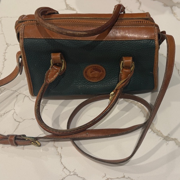 Classic Dooney & Bourke Green and Tan Shoulder Hand Bag - Picture 6 of 10